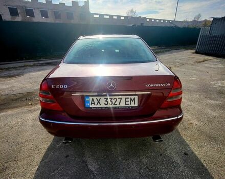 Красный Мерседес Е-Класс, объемом двигателя 1.8 л и пробегом 247 тыс. км за 6200 $, фото 2 на Automoto.ua