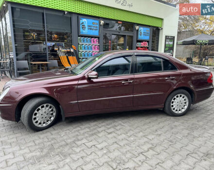 Красный Мерседес Е-Класс, объемом двигателя 1.8 л и пробегом 203 тыс. км за 7700 $, фото 1 на Automoto.ua