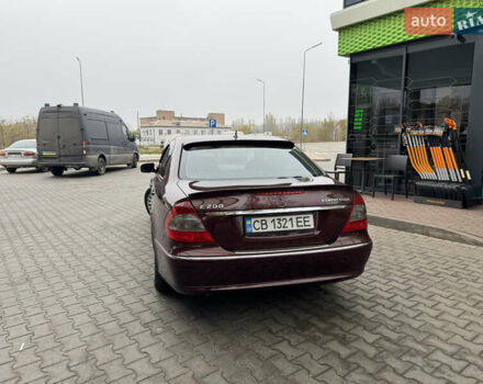 Красный Мерседес Е-Класс, объемом двигателя 1.8 л и пробегом 203 тыс. км за 7700 $, фото 2 на Automoto.ua