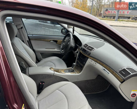 Красный Мерседес Е-Класс, объемом двигателя 1.8 л и пробегом 203 тыс. км за 7700 $, фото 10 на Automoto.ua