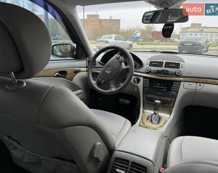 Красный Мерседес Е-Класс, объемом двигателя 1.8 л и пробегом 203 тыс. км за 7700 $, фото 9 на Automoto.ua