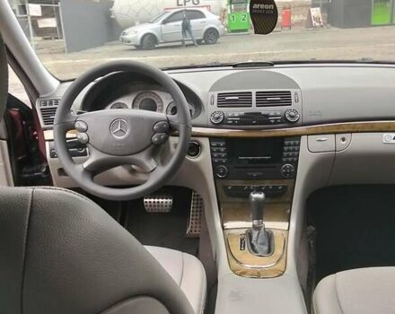 Мерседес Е-Класс 2007 в Запорожье на Automoto.ua Красный Мерседес Е-Класс, объемом двигателя 1.8 л и пробегом 203 тыс. км за 6800 $, фото 7 на Automoto.ua