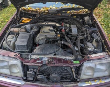 Красный Мерседес Е-Класс, объемом двигателя 2.2 л и пробегом 376 тыс. км за 2100 $, фото 8 на Automoto.ua