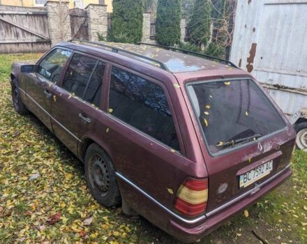 Красный Мерседес Е-Класс, объемом двигателя 2.2 л и пробегом 376 тыс. км за 2100 $, фото 2 на Automoto.ua