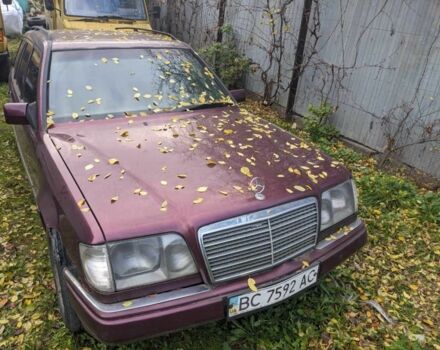 Красный Мерседес Е-Класс, объемом двигателя 2.2 л и пробегом 376 тыс. км за 2100 $, фото 1 на Automoto.ua