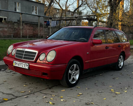 Красный Мерседес Е-Класс, объемом двигателя 2.3 л и пробегом 227 тыс. км за 2700 $, фото 2 на Automoto.ua