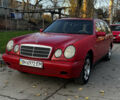 Красный Мерседес Е-Класс, объемом двигателя 2.3 л и пробегом 227 тыс. км за 2700 $, фото 1 на Automoto.ua