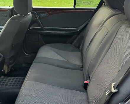 Красный Мерседес Е-Класс, объемом двигателя 2.3 л и пробегом 227 тыс. км за 2700 $, фото 9 на Automoto.ua