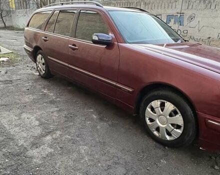 Красный Мерседес Е-Класс, объемом двигателя 2.15 л и пробегом 410 тыс. км за 3200 $, фото 8 на Automoto.ua