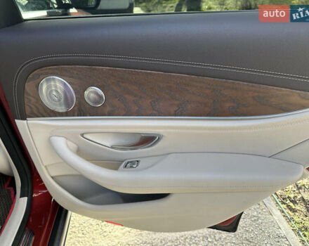 Красный Мерседес Е-Класс, объемом двигателя 1.95 л и пробегом 176 тыс. км за 40000 $, фото 31 на Automoto.ua