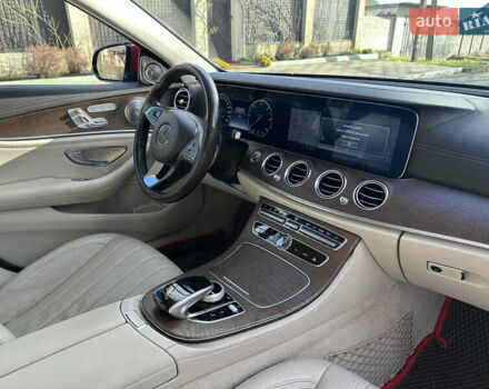 Красный Мерседес Е-Класс, объемом двигателя 1.95 л и пробегом 176 тыс. км за 40000 $, фото 29 на Automoto.ua