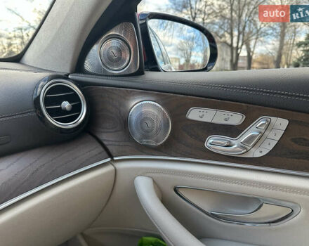 Красный Мерседес Е-Класс, объемом двигателя 1.95 л и пробегом 176 тыс. км за 40000 $, фото 21 на Automoto.ua