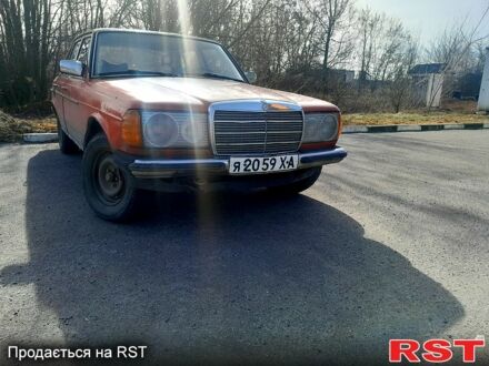 Мерседес Е-Класс 1976 в Барановке на Automoto.ua Красный Мерседес Е-Класс, объемом двигателя 20 л и пробегом 0 тыс. км за 1600 $, фото 1 на Automoto.ua
