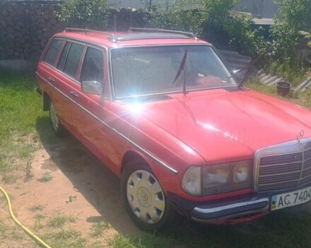 Красный Мерседес Е-Класс, объемом двигателя 3 л и пробегом 100 тыс. км за 2500 $, фото 1 на Automoto.ua