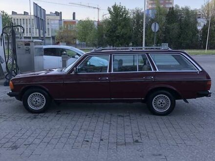 Мерседес Е-Класс 1984 в Львове на Automoto.ua Красный Мерседес Е-Класс, объемом двигателя 2.4 л и пробегом 1 тыс. км за 3500 $, фото 1 на Automoto.ua