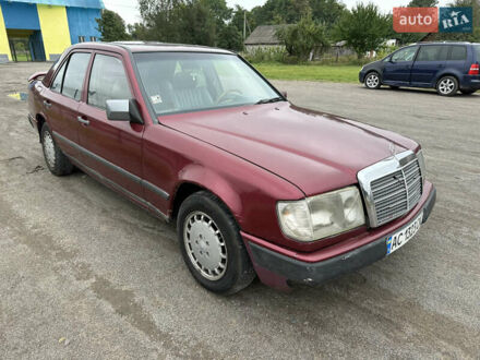 Мерседес Е-Класс 1985 в Любомль на Automoto.ua Красный Мерседес Е-Класс, объемом двигателя 2 л и пробегом 400 тыс. км за 750 $, фото 1 на Automoto.ua