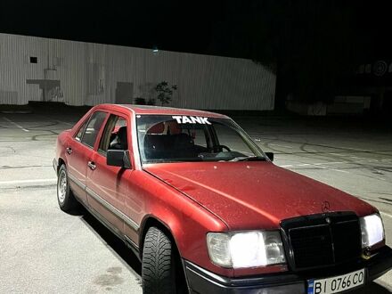 Мерседес Е-Клас 1987 у Полтаві на Automoto.ua Червоний Мерседес Е-Клас, об'ємом двигуна 2 л та пробігом 400 тис. км за 2150 $, фото 1 на Automoto.ua