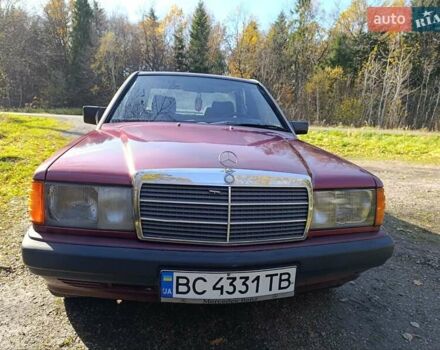 Червоний Мерседес Е-Клас, об'ємом двигуна 2 л та пробігом 349 тис. км за 1700 $, фото 1 на Automoto.ua