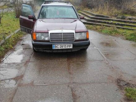 Червоний Мерседес Е-Клас, об'ємом двигуна 2.3 л та пробігом 400 тис. км за 1600 $, фото 1 на Automoto.ua