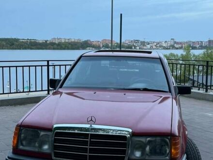 Мерседес Е-Класс 1988 в Тернополе на Automoto.ua Красный Мерседес Е-Класс, объемом двигателя 2.3 л и пробегом 320 тыс. км за 2600 $, фото 1 на Automoto.ua
