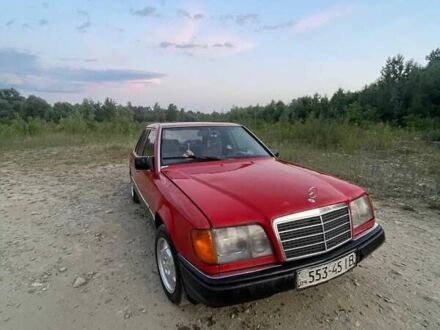 Мерседес Е-Клас 1988 у Івано-Франківську на Automoto.ua Червоний Мерседес Е-Клас, об'ємом двигуна 2 л та пробігом 500 тис. км за 1500 $, фото 1 на Automoto.ua