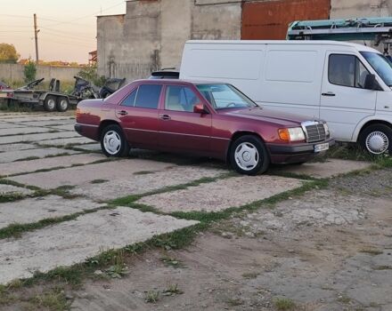 Красный Мерседес Е-Класс, объемом двигателя 2.5 л и пробегом 350 тыс. км за 3450 $, фото 1 на Automoto.ua