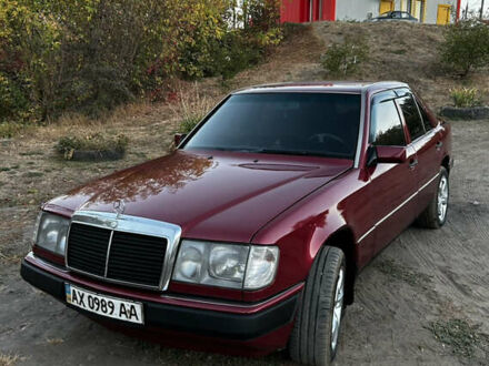 Мерседес Е-Класс 1991 в Харькове на Automoto.ua Красный Мерседес Е-Класс, объемом двигателя 2.3 л и пробегом 334 тыс. км за 4300 $, фото 1 на Automoto.ua
