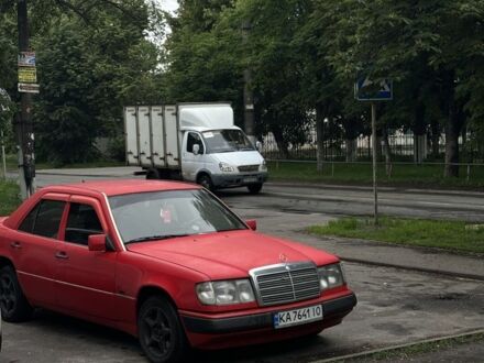 Мерседес Е-Класс 1991 в Борисполе на Automoto.ua Красный Мерседес Е-Класс, объемом двигателя 2.3 л и пробегом 400 тыс. км за 1900 $, фото 1 на Automoto.ua