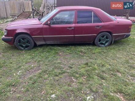 Червоний Мерседес Е-Клас, об'ємом двигуна 3 л та пробігом 300 тис. км за 2300 $, фото 1 на Automoto.ua