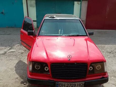 Красный Мерседес Е-Класс, объемом двигателя 2 л и пробегом 10 тыс. км за 2400 $, фото 1 на Automoto.ua