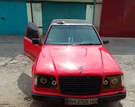 Красный Мерседес Е-Класс, объемом двигателя 2 л и пробегом 10 тыс. км за 2400 $, фото 1 на Automoto.ua