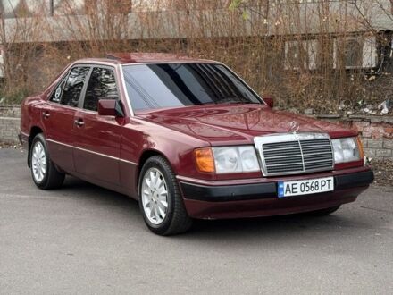 Красный Мерседес Е-Класс, объемом двигателя 2.2 л и пробегом 390 тыс. км за 4600 $, фото 1 на Automoto.ua