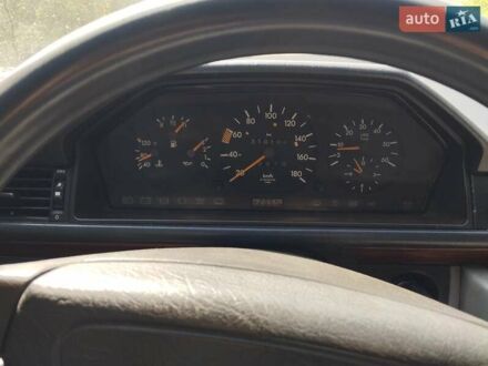 Мерседес Е-Клас 1995 у Коломые на Automoto.ua Червоний Мерседес Е-Клас, об'ємом двигуна 0.2 л та пробігом 350 тис. км за 2600 $, фото 1 на Automoto.ua