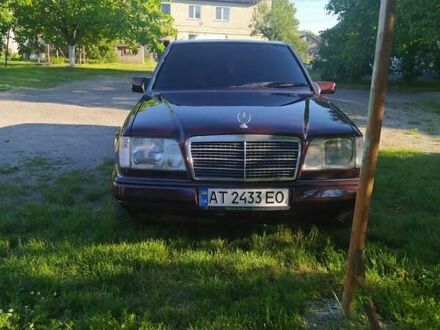 Мерседес Е-Клас 1995 у Буске на Automoto.ua Червоний Мерседес Е-Клас, об'ємом двигуна 3 л та пробігом 410 тис. км за 5100 $, фото 1 на Automoto.ua