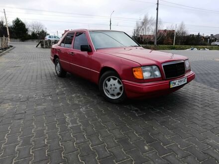 Червоний Мерседес Е-Клас, об'ємом двигуна 2 л та пробігом 350 тис. км за 3000 $, фото 1 на Automoto.ua