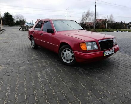 Красный Мерседес Е-Класс, объемом двигателя 2 л и пробегом 350 тыс. км за 3000 $, фото 1 на Automoto.ua