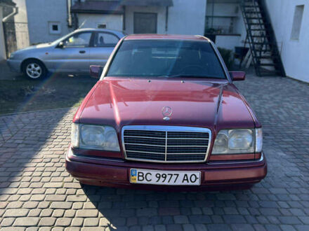 Красный Мерседес Е-Класс, объемом двигателя 2.5 л и пробегом 321 тыс. км за 3200 $, фото 1 на Automoto.ua