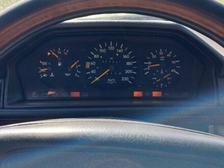 Красный Мерседес Е-Класс, объемом двигателя 3 л и пробегом 999 тыс. км за 3000 $, фото 1 на Automoto.ua