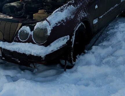 Червоний Мерседес Е-Клас, об'ємом двигуна 2 л та пробігом 0 тис. км за 1200 $, фото 1 на Automoto.ua