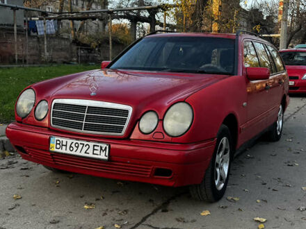 Красный Мерседес Е-Класс, объемом двигателя 2.3 л и пробегом 227 тыс. км за 2700 $, фото 1 на Automoto.ua