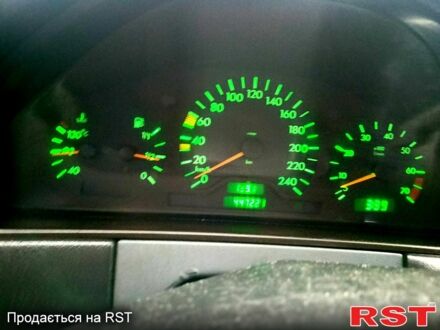 Мерседес Е-Класс 1998 в Тернополе на Automoto.ua Красный Мерседес Е-Класс, объемом двигателя 2 л и пробегом 400 тыс. км за 4500 $, фото 1 на Automoto.ua