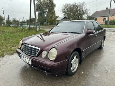 Мерседес Е-Класс 1998 в Остоге на Automoto.ua Красный Мерседес Е-Класс, объемом двигателя 2.7 л и пробегом 3 тыс. км за 2100 $, фото 1 на Automoto.ua