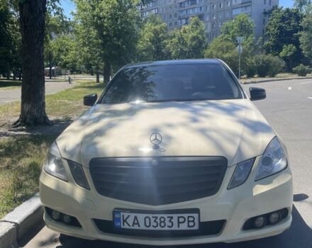 Червоний Мерседес Е-Клас, об'ємом двигуна 2.1 л та пробігом 345 тис. км за 8800 $, фото 1 на Automoto.ua