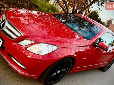 Червоний Мерседес Е-Клас, об'ємом двигуна 1.8 л та пробігом 150 тис. км за 16300 $, фото 1 на Automoto.ua