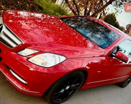 Красный Мерседес Е-Класс, объемом двигателя 1.8 л и пробегом 150 тыс. км за 16300 $, фото 1 на Automoto.ua