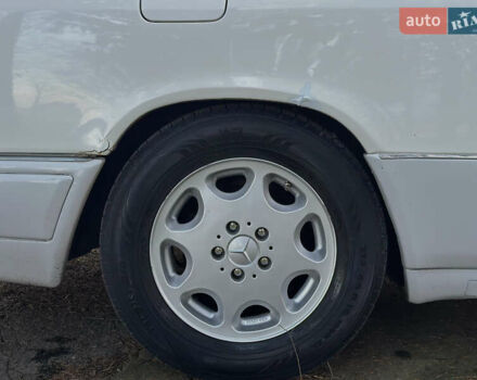 Мерседес Е-Класс, объемом двигателя 2 л и пробегом 470 тыс. км за 3390 $, фото 13 на Automoto.ua