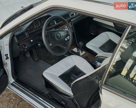 Мерседес Е-Класс, объемом двигателя 2 л и пробегом 470 тыс. км за 3390 $, фото 17 на Automoto.ua