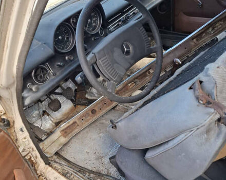 Мерседес Е-Класс, объемом двигателя 0 л и пробегом 200 тыс. км за 7000 $, фото 3 на Automoto.ua