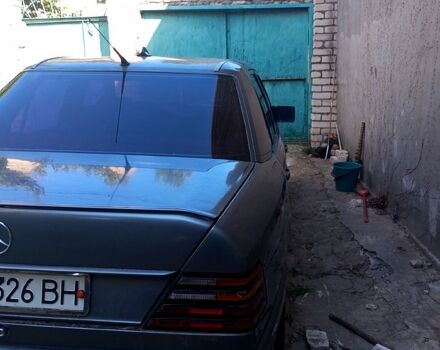 Мерседес Е-Класс, объемом двигателя 2 л и пробегом 336 тыс. км за 1300 $, фото 1 на Automoto.ua