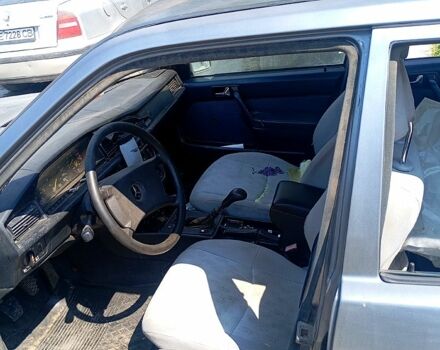 Мерседес Е-Клас, об'ємом двигуна 2 л та пробігом 365 тис. км за 1100 $, фото 1 на Automoto.ua